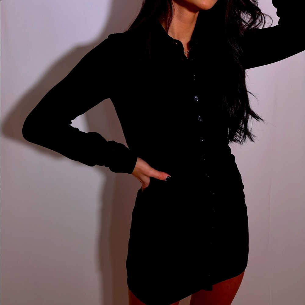 Ruched Black Dress 🖤🖤 - Picture 2 of 5